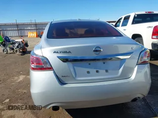 2015 Nissan Altima 2.5 S with VIN 1N4AL3AP6FC256813, listed as a IAAI auction lot 41417833 with 237,936 mi miles. Bid and sale history available at carsss.com. Image 17.