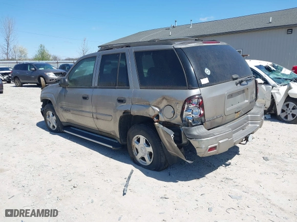 2002 Chevrolet TrailBlazer LS with VIN 1GNDT13SX22236262, listed as a IAAI auction lot 41987681 with 140,000 mi miles. Bid and sale history available at carsss.com. Image 3.