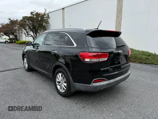 2016 Kia Sorento LX z VIN 5XYPGDA5XGG093643, wystawiony jako Copart lot #58532255 z przebiegiem 185 257 mil mil oraz Czysty tytuł • Clean title. Historia ofert i sprzedaży dostępna na DreamBid. Obrazek 3.