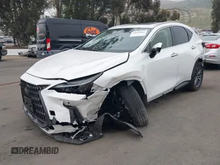 2024 Lexus NX 250 Premium z VIN JTJGDCAZ2R5022080, wystawiony jako IAAI lot #42020862 z przebiegiem 9922 mil mil oraz . Historia ofert i sprzedaży dostępna na DreamBid. Obrazek 2.