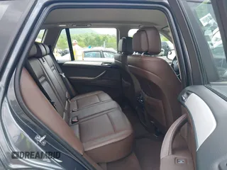 2013 BMW X5 xDrive35i z VIN 5UXZV4C50D0B01294, wystawiony jako IAAI lot #42280518 z przebiegiem 91 804 mil mil oraz . Historia ofert i sprzedaży dostępna na DreamBid. Obrazek 8.