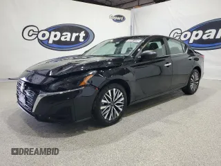 2025 Nissan Altima SV z VIN 1N4BL4DV4SN344133, wystawiony jako Copart lot #58861335 z przebiegiem 7 257 mil mil oraz Czysty tytuł • Clean title. Historia ofert i sprzedaży dostępna na DreamBid. Obrazek 1.