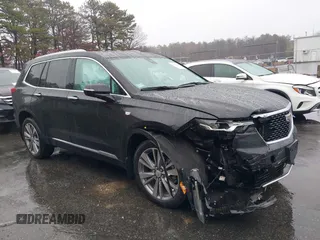 2022 Cadillac XT6 Premium Luxury z VIN 1GYKPDRS8NZ161368, wystawiony jako IAAI lot #41115620 z przebiegiem 140 819 mil mil oraz . Historia ofert i sprzedaży dostępna na DreamBid. Obrazek 1.