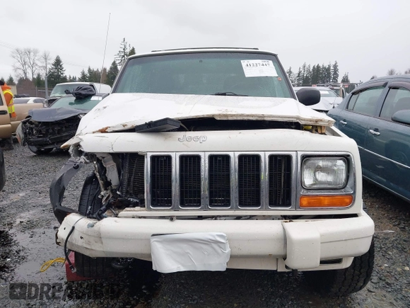2000 Jeep Cherokee Classic with VIN 1J4FF58S4YL136213, listed as a IAAI auction lot 41227447 with 327,570 mi miles. Bid and sale history available at carsss.com. Image 12.