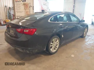 2018 Chevrolet Malibu LT z VIN 1G1ZD5ST5JF223948, wystawiony jako IAAI lot #42248560 z przebiegiem 75 643 mil mil oraz . Historia ofert i sprzedaży dostępna na DreamBid. Obrazek 4.