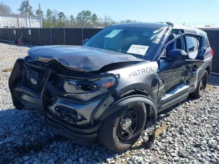 2021 Ford Police Interceptor z VIN 1FM5K8ACXMNA03127, wystawiony jako IAAI lot #41732905 z przebiegiem 73 398 mil mil oraz . Historia ofert i sprzedaży dostępna na DreamBid. Obrazek 2.