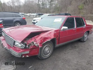 1988 Cadillac DeVille z VIN 1G6CD5159J4301436, wystawiony jako IAAI lot #42018046 z przebiegiem 227 421 mil mil oraz . Historia ofert i sprzedaży dostępna na DreamBid. Obrazek 2.