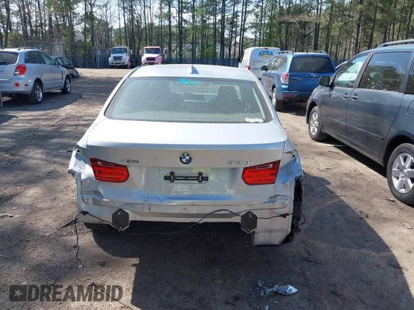 2015 BMW 3 Series 320i xDrive с VIN WBA3C3G57FNS74828, выставлен на аукционе IAAI как лот 41920253 с пробегом 72 521 миль миль и . История ставок и продаж доступна на DreamBid. Изображение 17.