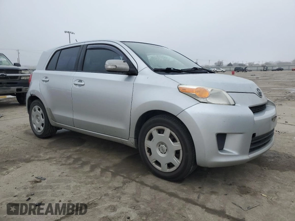 2008 Scion xD z VIN JTKKU10478J032819, wystawiony jako Copart lot #46455295 z przebiegiem 200 925 mil mil oraz Tytuł czysty. Historia ofert i sprzedaży dostępna na DreamBid. Obrazek 4.
