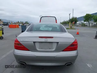 2005 Mercedes-Benz SL 500 z VIN WDBSK75F75F102486, wystawiony jako IAAI lot #42129769 z przebiegiem 61 246 mil mil oraz . Historia ofert i sprzedaży dostępna na DreamBid. Obrazek 16.