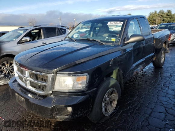 2011 Dodge Dakota z VIN 1D7RW2BK3BS602758, wystawiony jako Copart lot #85288074 z przebiegiem 138 473 mil mil oraz Szkoda całkowita • Salvage title. Historia ofert i sprzedaży dostępna na DreamBid. Obrazek 1.
