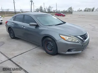 2016 Nissan Altima 2.5 S with VIN 1N4AL3APXGN343250, listed as a IAAI auction lot 41093392 with 209,728 mi miles. Bid and sale history available at carsss.com. Image 1.