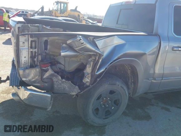 2019 Ram 1500 Limited z VIN 1C6SRFHTXKN774690, wystawiony jako IAAI lot #41860299 z przebiegiem 134 857 mil mil oraz . Historia ofert i sprzedaży dostępna na DreamBid. Obrazek 6.