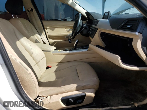 2015 BMW 3 Series 320i z VIN WBA3B1C59FK141566, wystawiony jako Copart lot #49119465 z przebiegiem 75 310 mil mil oraz Szkoda całkowita • Salvage title. Historia ofert i sprzedaży dostępna na DreamBid. Obrazek 7.