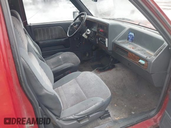 1991 Dodge Dakota z VIN 1B7GG66Y7MS210454, wystawiony jako IAAI lot #41778373 z przebiegiem 151 112 mil mil oraz . Historia ofert i sprzedaży dostępna na DreamBid. Obrazek 5.