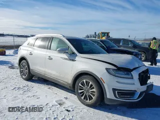 2019 Lincoln Nautilus Select z VIN 2LMPJ8K90KBL11080, wystawiony jako IAAI lot #41358976 z przebiegiem 46 390 mil mil oraz . Historia ofert i sprzedaży dostępna na DreamBid. Obrazek 1.