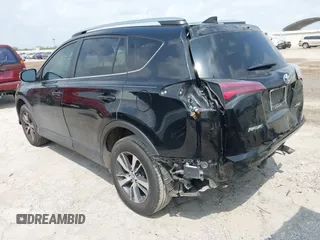 2018 Toyota RAV4 XLE z VIN 2T3WFREV4JW495379, wystawiony jako IAAI lot #42406849 z przebiegiem 132 126 mil mil oraz . Historia ofert i sprzedaży dostępna na DreamBid. Obrazek 3.