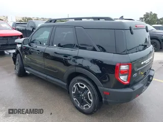 2024 Ford Bronco Sport Outer Banks z VIN 3FMCR9C61RRE99441, wystawiony jako IAAI lot #41560792 z przebiegiem 2631 mil mil oraz . Historia ofert i sprzedaży dostępna na DreamBid. Obrazek 3.