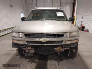 2005 Chevrolet Suburban LT with VIN 3GNFK16Z75G290666, listed as a IAAI auction lot 41812793 with 187,377 mi miles. Bid and sale history available at carsss.com. Image 6.