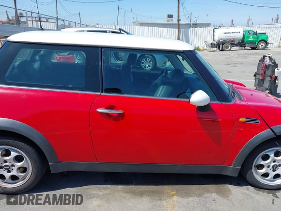 2004 MINI Hardtop with VIN WMWRC33484TC55840, listed as a IAAI auction lot 42088687 with 135,353 mi miles and . Bid and sale history available at DreamBid. Image 13.