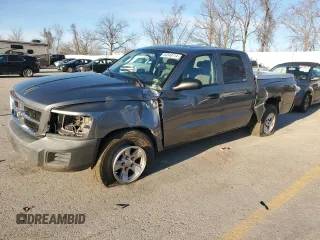 2008 Dodge Dakota SXT z VIN 1D7HW38K48S525576, wystawiony jako Copart lot #84548714 z przebiegiem 107 841 mil mil oraz Szkoda całkowita • Salvage title. Historia ofert i sprzedaży dostępna na DreamBid. Obrazek 1.