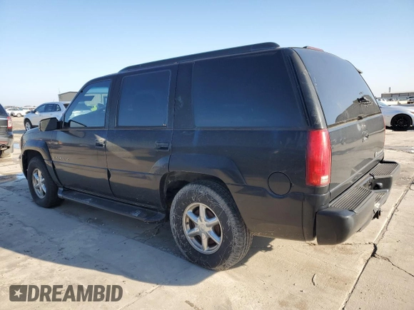 1999 Cadillac Escalade z VIN 1GYEK13R7XR402243, wystawiony jako Copart lot #43269935 z przebiegiem 231 465 mil mil oraz Czysty tytuł • Clean title. Historia ofert i sprzedaży dostępna na DreamBid. Obrazek 2.