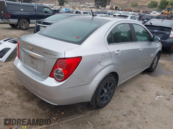 2014 Chevrolet Sonic LT с VIN 1G1JC5SH5E4170875, выставлен на аукционе IAAI как лот 42367419 с пробегом 152 289 миль миль и . История ставок и продаж доступна на DreamBid. Изображение 4.