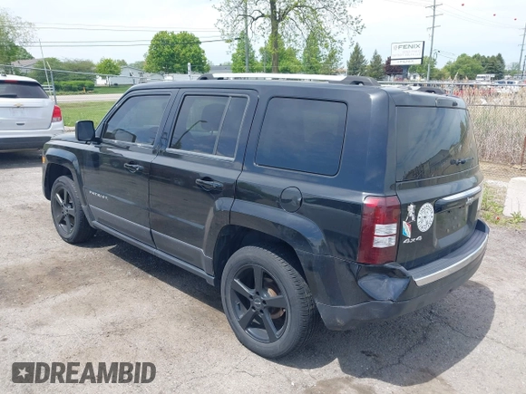 2016 Jeep Patriot High Altitude z VIN 1C4NJRFB8GD580715, wystawiony jako IAAI lot #42242776 z przebiegiem 133 763 mil mil oraz . Historia ofert i sprzedaży dostępna na DreamBid. Obrazek 3.