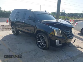 2019 Cadillac Escalade Luxury z VIN 1GYS3BKJXKR241607, wystawiony jako IAAI lot #42279463 z przebiegiem 68 541 mil mil oraz . Historia ofert i sprzedaży dostępna na DreamBid. Obrazek 1.