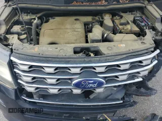 2017 Ford Explorer XLT z VIN 1FM5K7D80HGC17927, wystawiony jako Copart lot #58684995 z przebiegiem 108 027 mil mil oraz Czysty tytuł • Clean title. Historia ofert i sprzedaży dostępna na DreamBid. Obrazek 12.