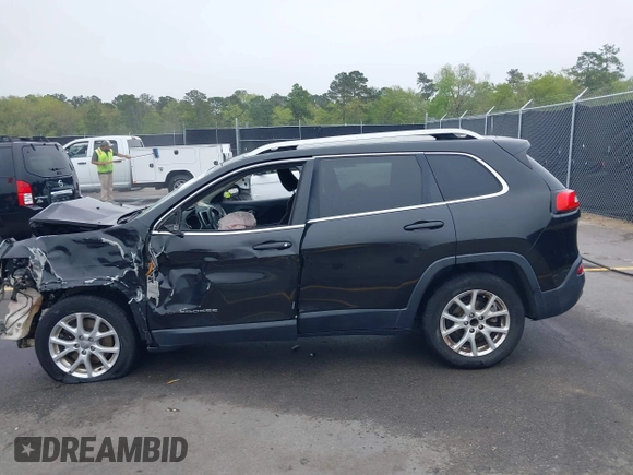 2015 Jeep Cherokee Latitude with VIN 1C4PJLCB9FW737360, listed as a IAAI auction lot 41939681 with 226,603 mi miles and . Bid and sale history available at carsss.com. Image 14.