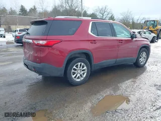 2018 Chevrolet Traverse LT Cloth with VIN 1GNEVGKW3JJ268688, listed as a IAAI auction lot 41656882 with 51,751 mi miles. Bid and sale history available at carsss.com. Image 4.