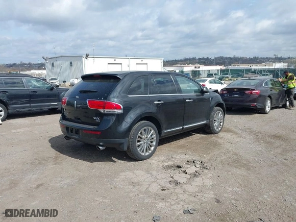 2013 Lincoln MKX with VIN 2LMDJ8JKXDBL23764, listed as a IAAI auction lot 41912059 with 118,568 mi miles. Bid and sale history available at carsss.com. Image 4.