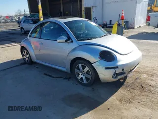 2006 Volkswagen New Beetle Coupe with VIN 3VWRG31CX6M406075, listed as a IAAI auction lot 41799188 with 88,271 mi miles. Bid and sale history available at carsss.com. Image 1.