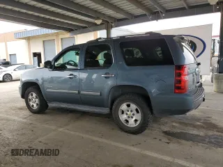 2010 Chevrolet Tahoe LT z VIN 1GNUKBE09AR257856, wystawiony jako Copart lot #55320645 z przebiegiem 225 943 mil mil oraz Czysty tytuł • Clean title. Historia ofert i sprzedaży dostępna na DreamBid. Obrazek 2.