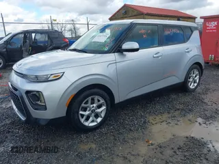 2020 Kia Soul S with VIN KNDJ23AU7L7021232, listed as a IAAI auction lot 41637326 with 87,689 mi miles. Bid and sale history available at carsss.com. Image 2.