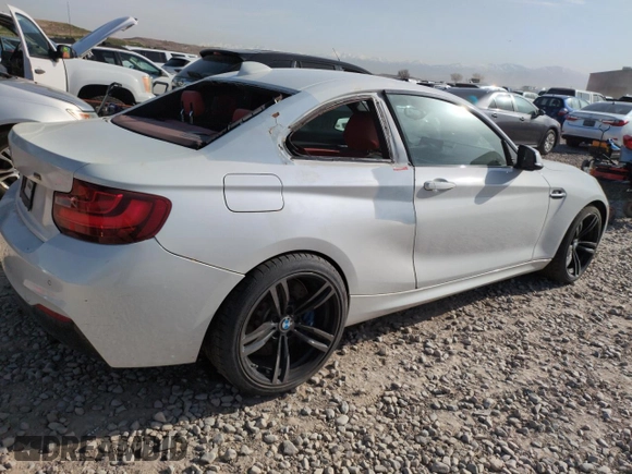 2018 BMW M2 z VIN WBS1J5C59J7B70092, wystawiony jako Copart lot #52558485 z przebiegiem 2 614 mil mil oraz Szkoda całkowita • Salvage title. Historia ofert i sprzedaży dostępna na DreamBid. Obrazek 3.