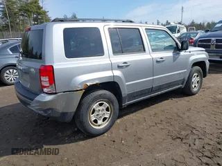 2014 Jeep Patriot Sport z VIN 1C4NJRBB5ED815798, wystawiony jako IAAI lot #41795546 z przebiegiem 106 875 mil mil oraz . Historia ofert i sprzedaży dostępna na DreamBid. Obrazek 4.