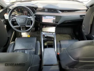 2019 Audi e-tron Prestige с VIN WA1VAAGE4KB012244, выставлен на аукционе Copart как лот 61049715 с пробегом 45 078 миль миль и Списание • Salvage title. История ставок и продаж доступна на DreamBid. Изображение 8.