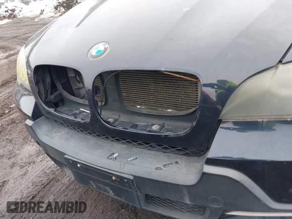 2008 BMW X5 3.0si with VIN 5UXFE43548L004975, listed as a IAAI auction lot 41563255 with 999,999 mi miles. Bid and sale history available at carsss.com. Image 6.