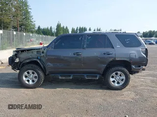 2018 Toyota 4Runner SR5 z VIN JTEBU5JR7J5490718, wystawiony jako IAAI lot #42551721 z przebiegiem 111 237 mil mil oraz . Historia ofert i sprzedaży dostępna na DreamBid. Obrazek 15.