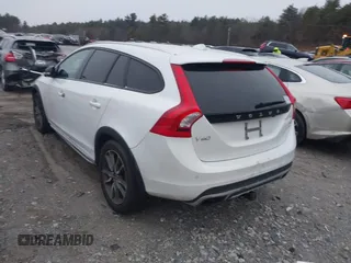 2016 Volvo V60 Cross Country T5 with VIN YV4612HK9G1008141, listed as a IAAI auction lot 41154960 with 1 mi miles. Bid and sale history available at carsss.com. Image 3.