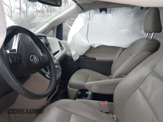 2018 Toyota Sienna XLE with VIN 5TDDZ3DC3JS197113, listed as a IAAI auction lot 41622680 with 70,308 mi miles. Bid and sale history available at carsss.com. Image 5.