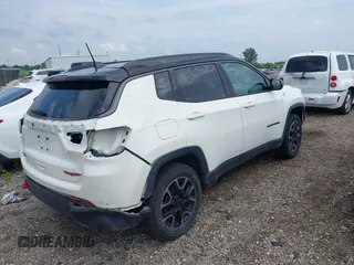 2019 Jeep Compass Trailhawk z VIN 3C4NJDDB3KT760631, wystawiony jako IAAI lot #42681139 z przebiegiem 71 128 mil mil oraz . Historia ofert i sprzedaży dostępna na DreamBid. Obrazek 4.