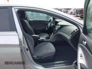 2013 Hyundai Sonata GLS z VIN 5NPEB4AC7DH677751, wystawiony jako IAAI lot #42267980 z przebiegiem Nie podano mil oraz . Historia ofert i sprzedaży dostępna na DreamBid. Obrazek 5.