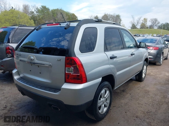 2009 Kia Sportage LX with VIN KNDJF724397572311, listed as a IAAI auction lot 41902158 with 120,899 mi miles and . Bid and sale history available at carsss.com. Image 4.
