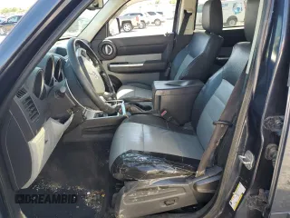 2008 Dodge Nitro SLT z VIN 1D8GU58KX8W259692, wystawiony jako Copart lot #57443205 z przebiegiem 178 480 mil mil oraz Szkoda całkowita • Salvage title. Historia ofert i sprzedaży dostępna na DreamBid. Obrazek 7.