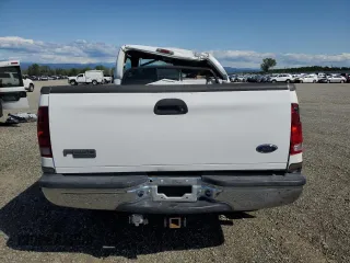 2002 Ford F-250 XL z VIN 1FTNX21F72EA92441, wystawiony jako Copart lot #46567825 z przebiegiem 132 588 mil mil oraz Szkoda całkowita • Salvage title. Historia ofert i sprzedaży dostępna na DreamBid. Obrazek 6.
