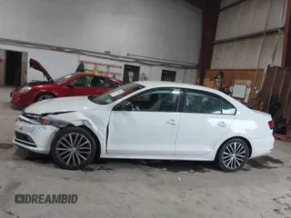 2015 Volkswagen Jetta SE z VIN 3VWD17AJ2FM427343, wystawiony jako IAAI lot #42520443 z przebiegiem 60 409 mil mil oraz . Historia ofert i sprzedaży dostępna na DreamBid. Obrazek 14.
