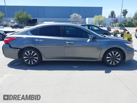2017 Nissan Altima S z VIN 1N4AL3AP4HC271765, wystawiony jako IAAI lot #41968905 z przebiegiem 106 621 mil mil oraz . Historia ofert i sprzedaży dostępna na DreamBid. Obrazek 14.